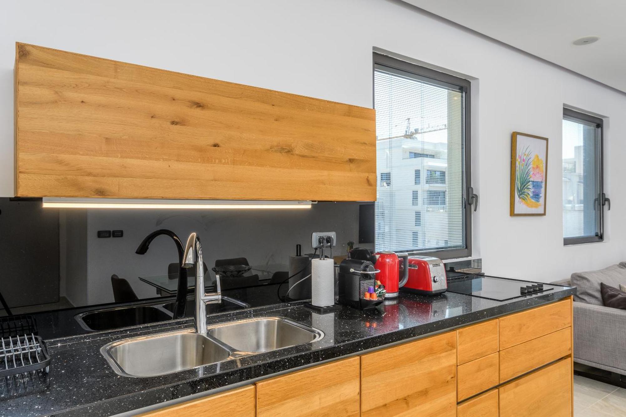 Apartment Luxury 2bdrm Balcony & Parking Close To The *