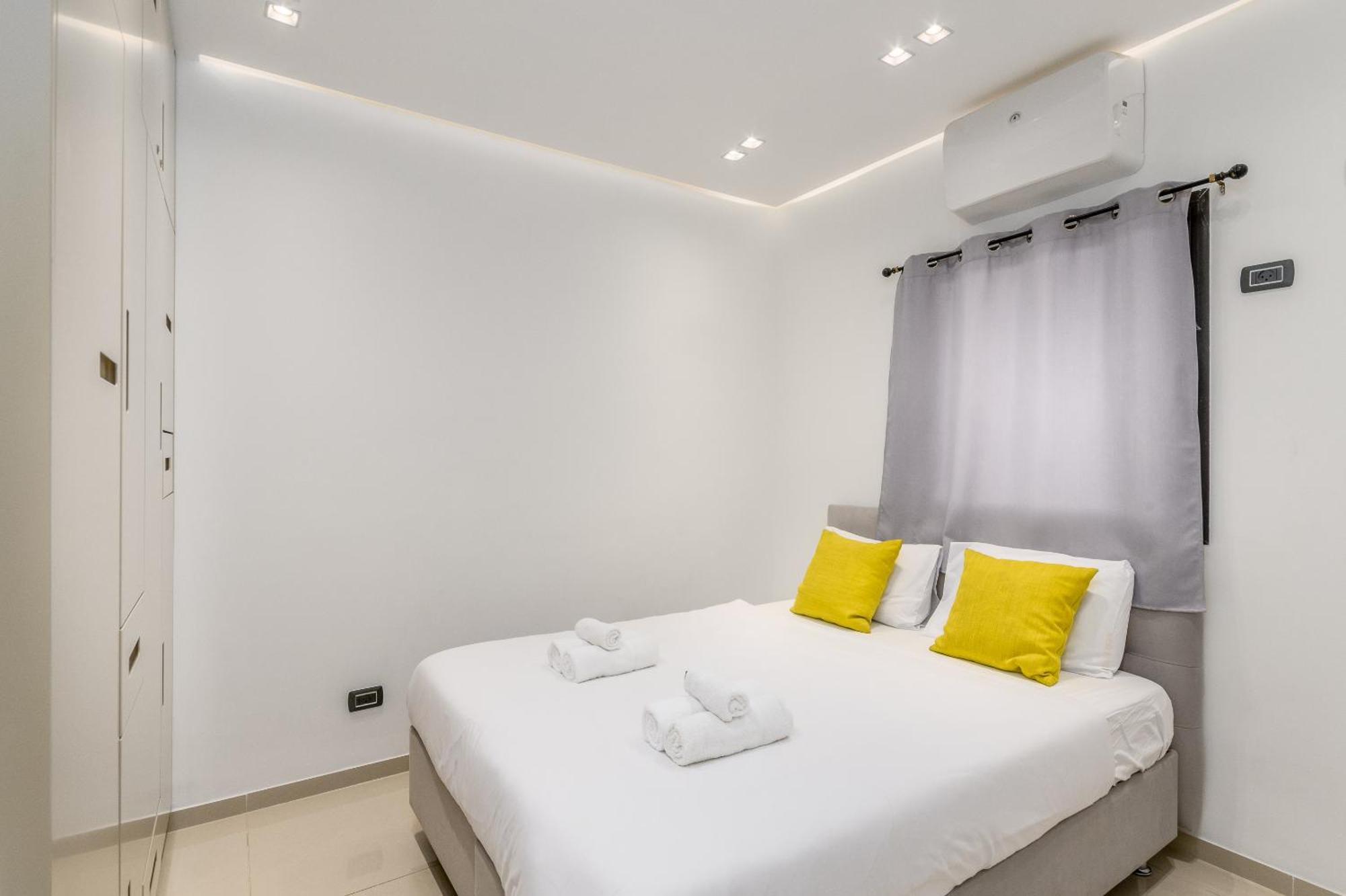 Luxury 2bdrm Balcony & Parking Close To The